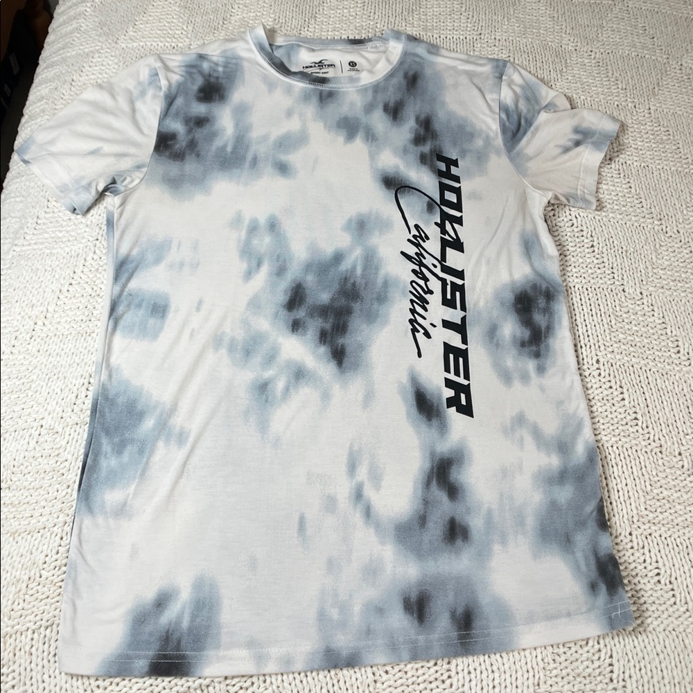 Hollister Tshirt - Picture 1 of 10